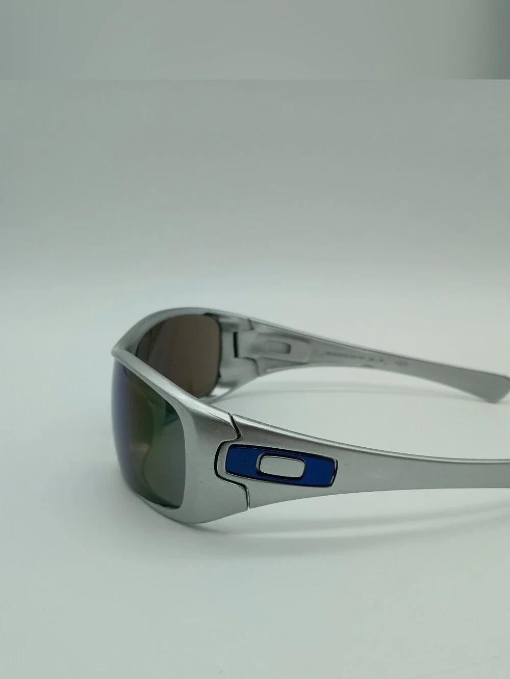 Oakley Blue Mirrored Sunglasses BMC-016